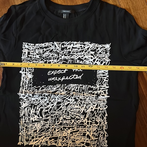 Very cute black t-shirt! - Picture 4 of 4